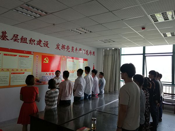 网络工程学院举办新党员入党宣誓暨专题党性教育
